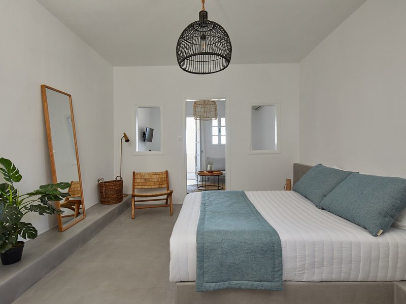 Symmetry Suites 47