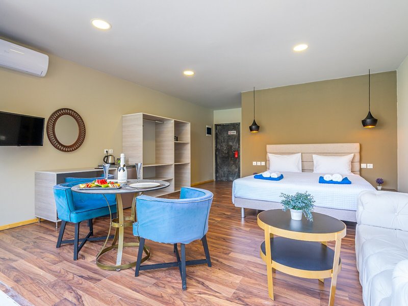Bamboo Suites 15