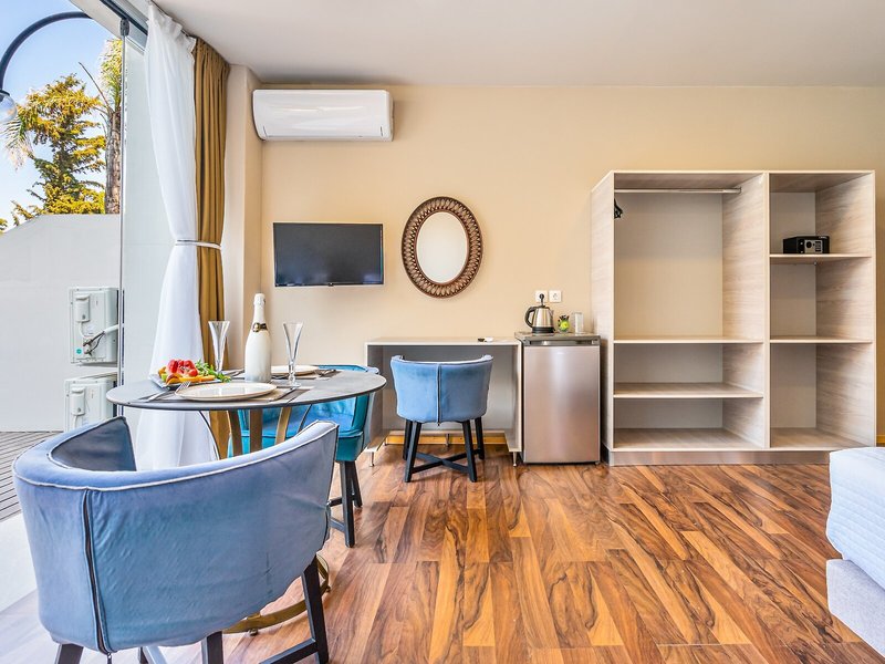 Bamboo Suites 18