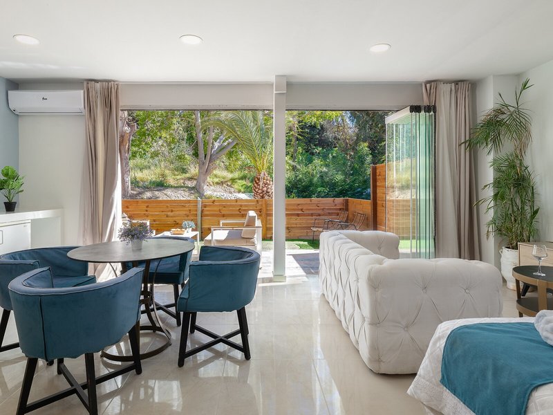 Bamboo Suites 21