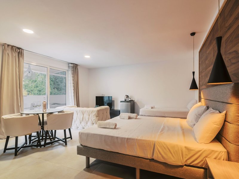 Bamboo Suites 30