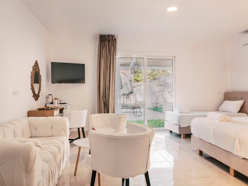 Bamboo Suites 40
