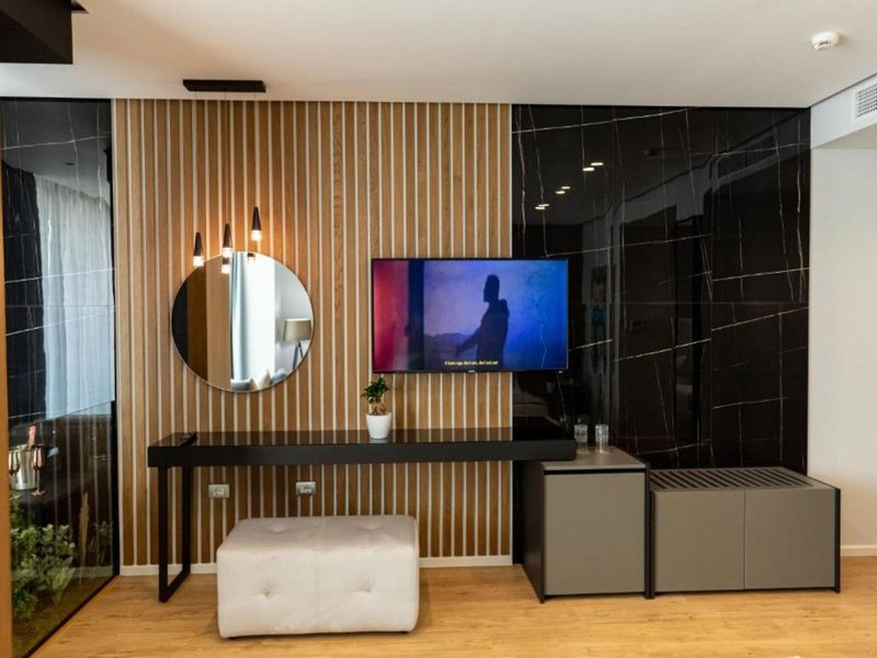 Ames Hotel & Spa 15