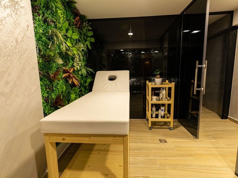 Ames Hotel & Spa 29