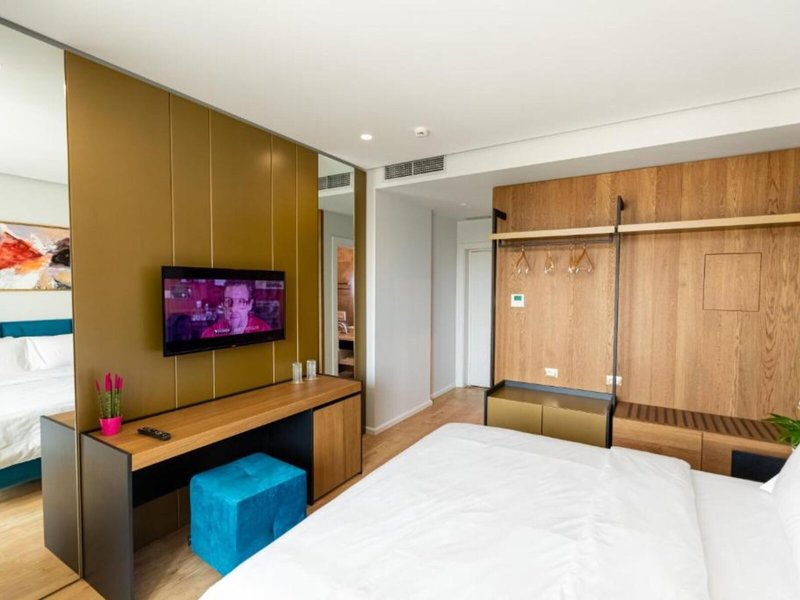 Ames Hotel & Spa 37
