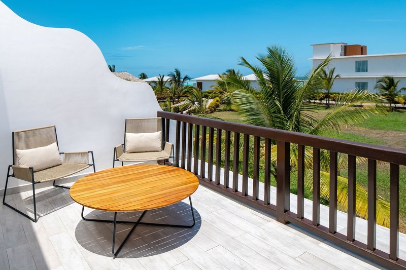 Le Mersenne Zanzibar, Autograph Collection 16