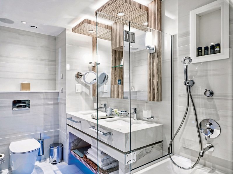 Amanti Hotel, MadeForTwo 4 - Bathroom Example
