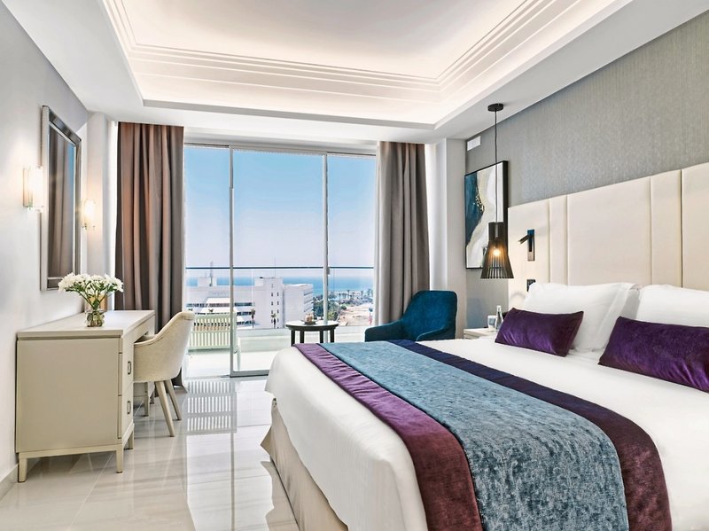Amanti Hotel, MadeForTwo 5 - Room Example