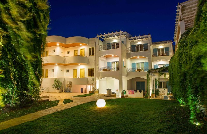Oasis Beach Hotel & Spa 1