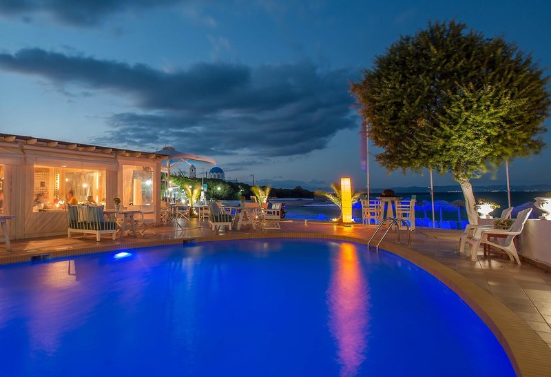 Oasis Beach Hotel & Spa 4