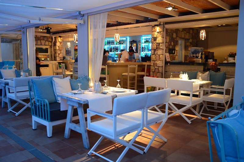 Oasis Beach Hotel & Spa 7