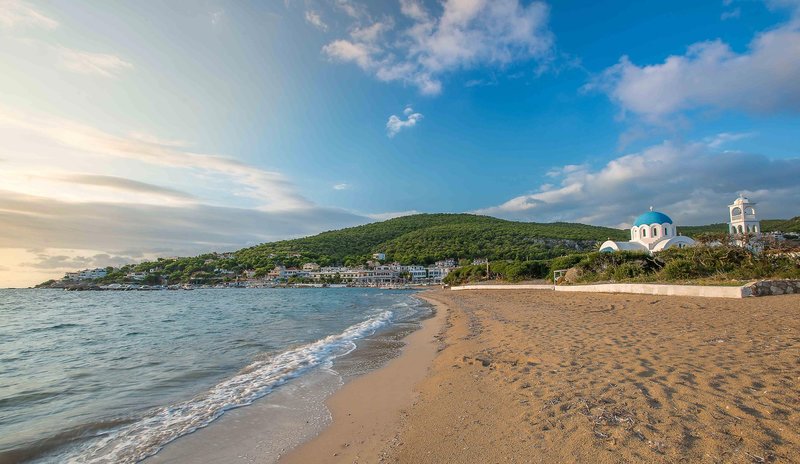 Oasis Beach Hotel & Spa 9