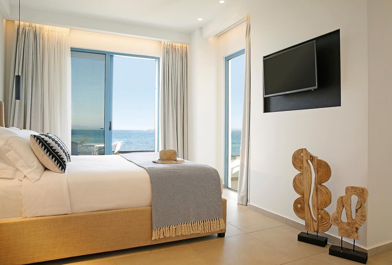 Oasis Beach Hotel & Spa 12