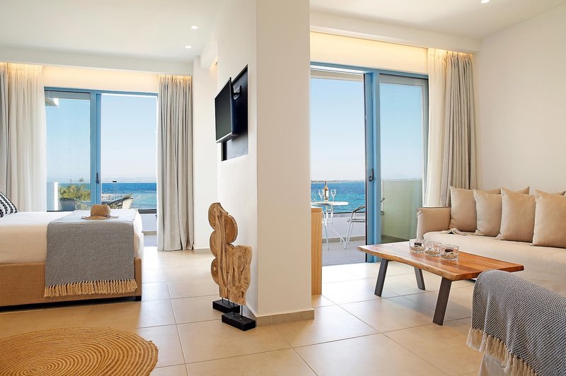 Oasis Beach Hotel & Spa 15