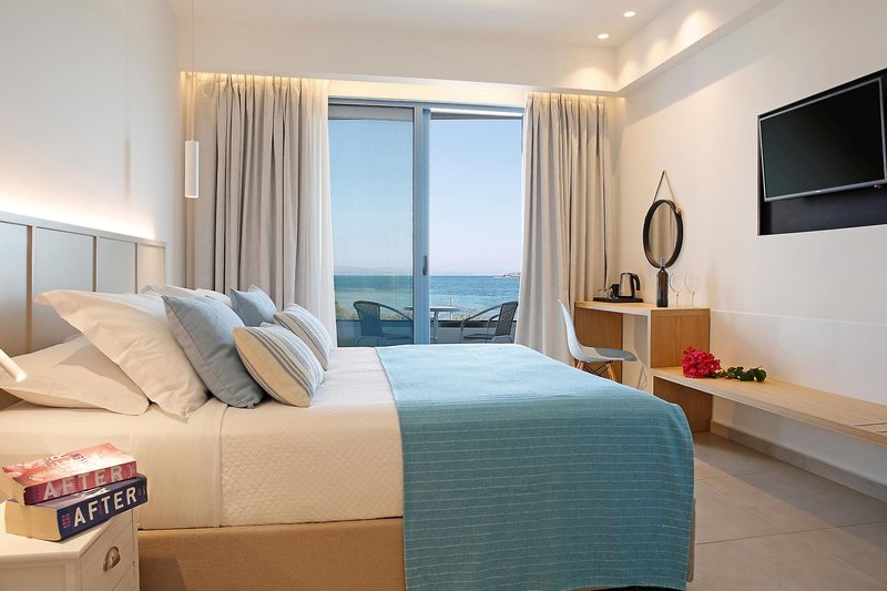 Oasis Beach Hotel & Spa 16