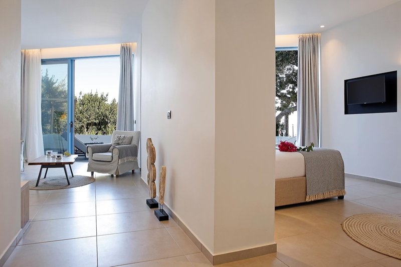 Oasis Beach Hotel & Spa 17
