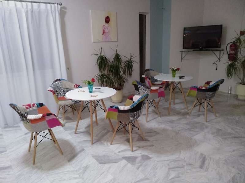 Leonidas Hotel & Studios 4