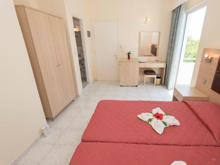 Leonidas Hotel & Studios 5
