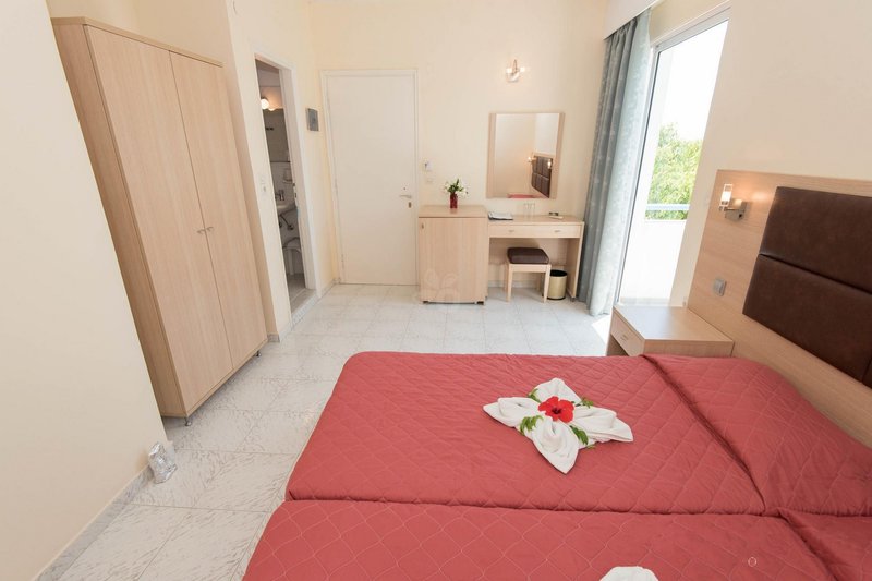 Leonidas Hotel & Studios 10