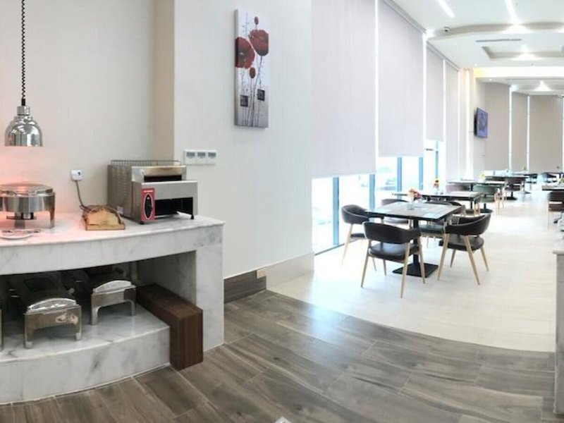 Grand Tourist Hotel 18