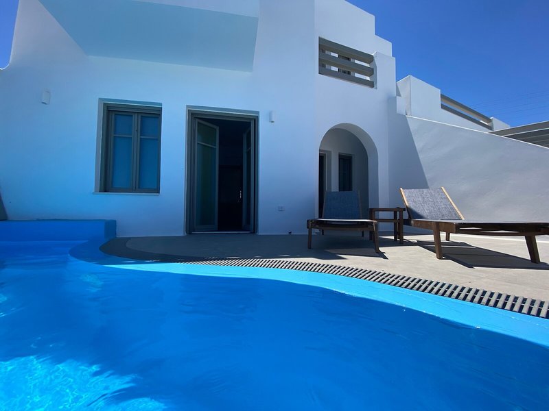 Amphitrite Suites Santorini 10