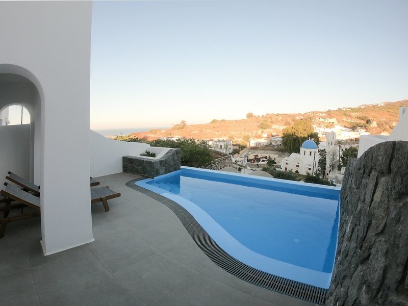 Amphitrite Suites Santorini 13