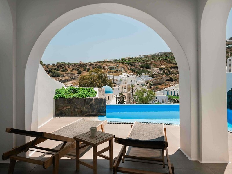 Amphitrite Suites Santorini 14