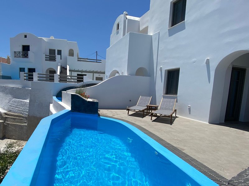 Amphitrite Suites Santorini 17