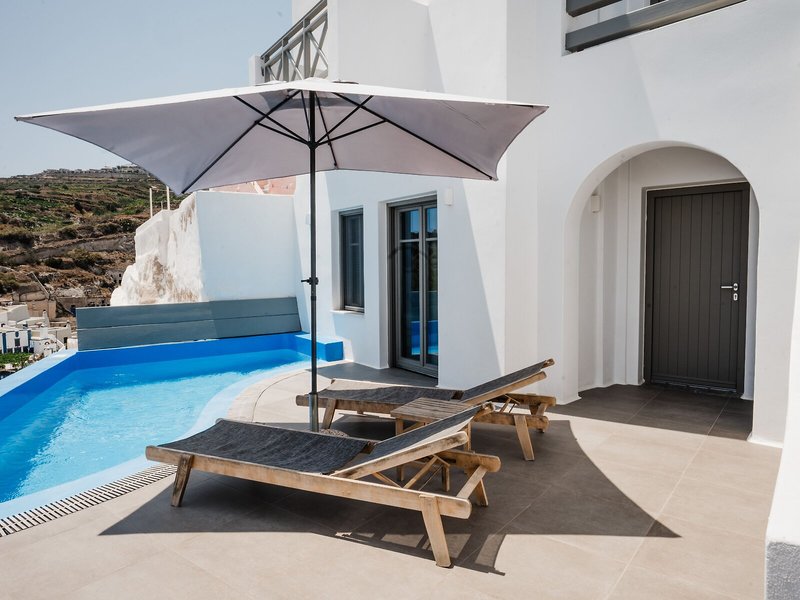 Amphitrite Suites Santorini 19