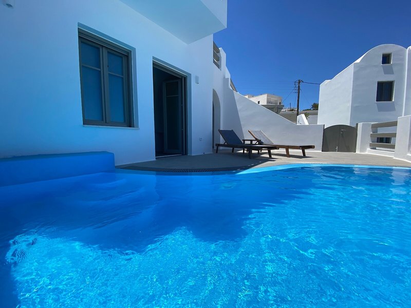 Amphitrite Suites Santorini 20