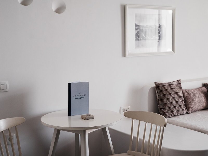 Amphitrite Suites Santorini 22