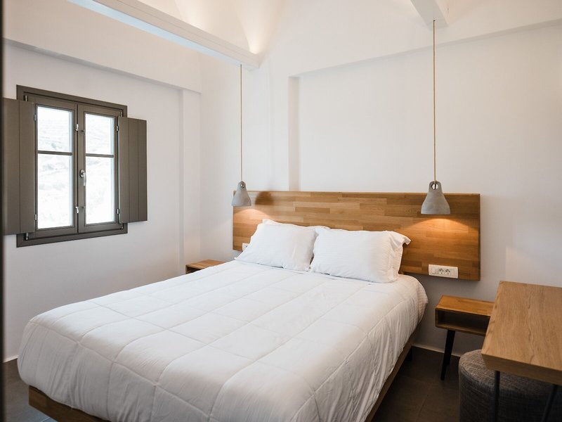 Amphitrite Suites Santorini 28