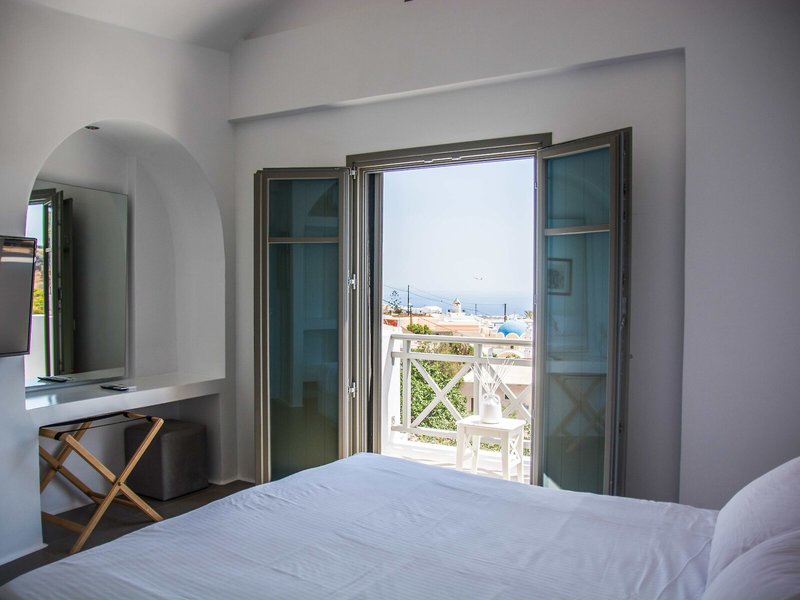 Amphitrite Suites Santorini 32