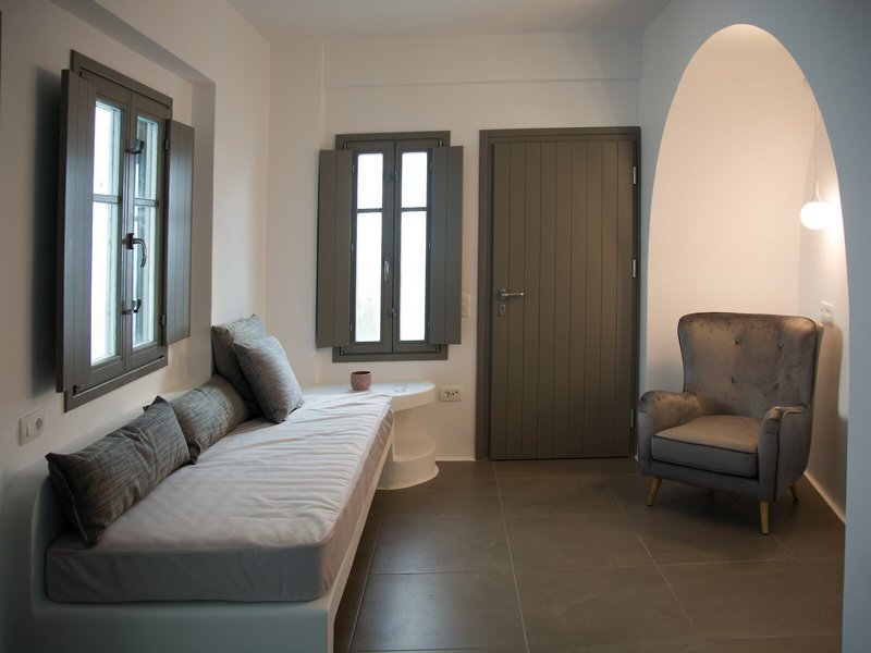 Amphitrite Suites Santorini 33