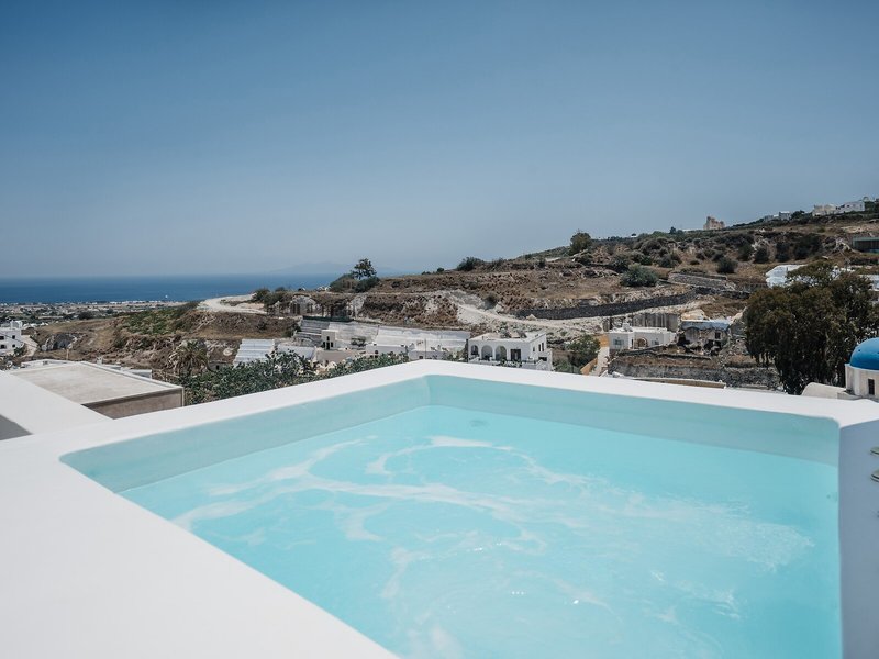 Amphitrite Suites Santorini 39