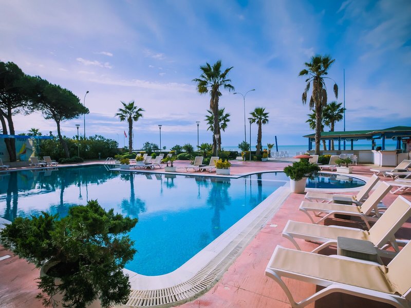 Fafa Beach Hotel 5