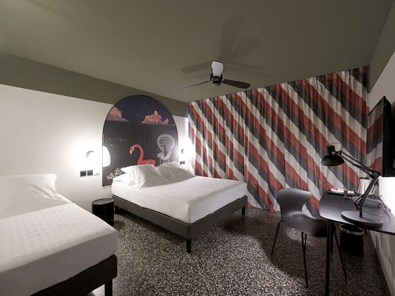 Dina Morgabine Saint Denis 4