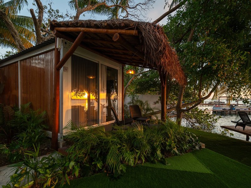 Casa Aakal Lagoon Front 5