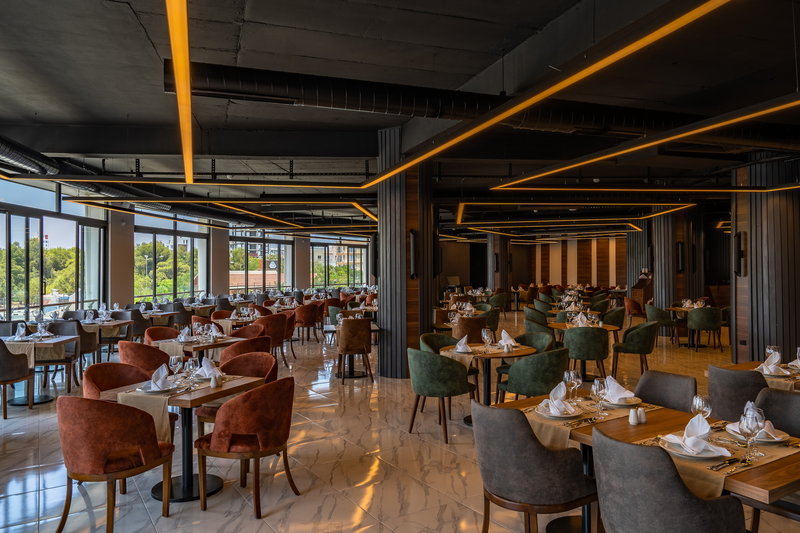Novel Centre Point Hotel 4