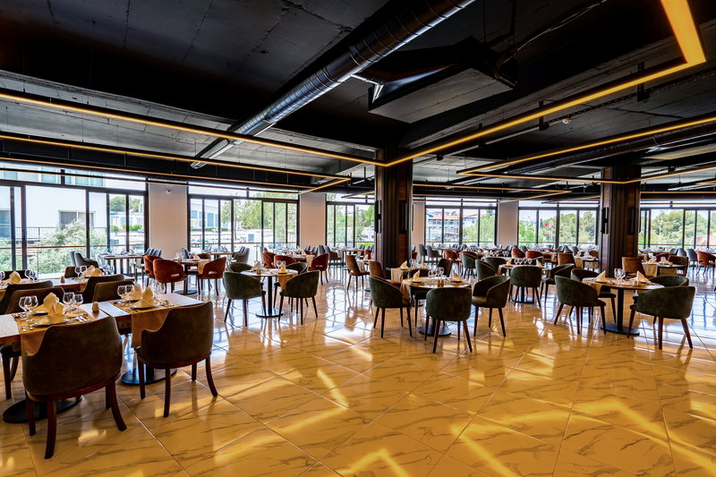 Novel Centre Point Hotel 6