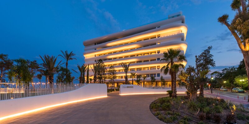Isla Brown Corinthia 36