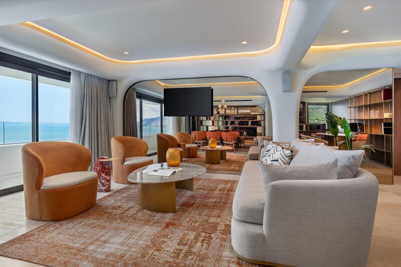 Isla Brown Corinthia 38
