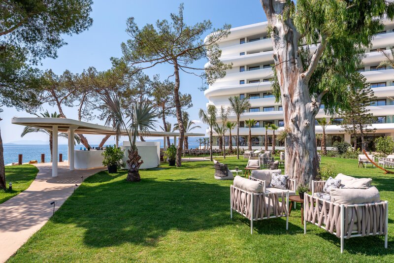 Isla Brown Corinthia 52