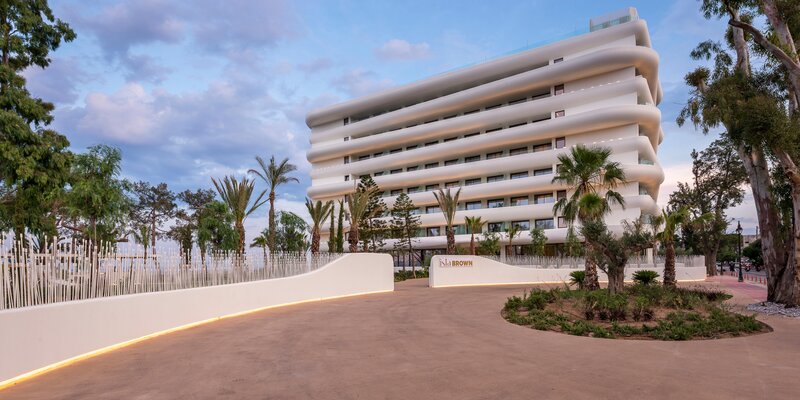 Isla Brown Corinthia 56