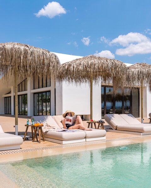 Isla Brown Corinthia 64