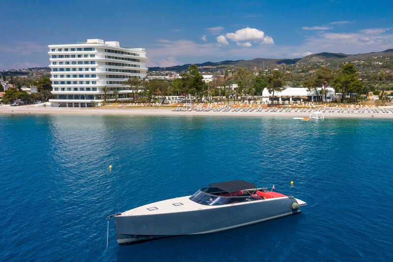 Isla Brown Corinthia 66