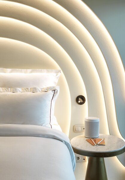 Isla Brown Corinthia 82