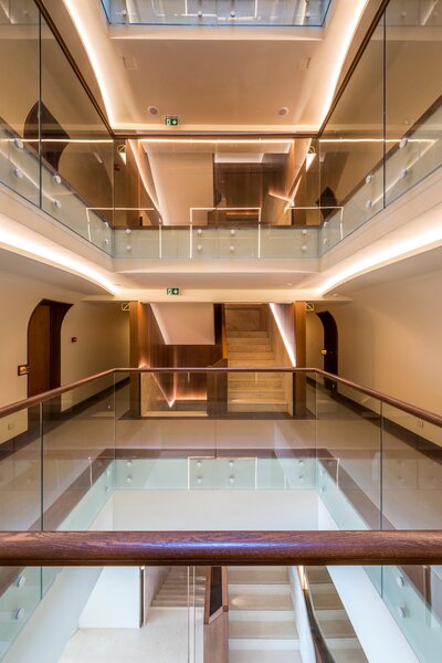 Isla Brown Corinthia 84