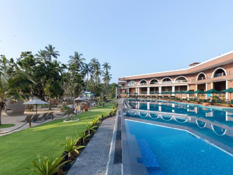 Araliya Beach Resort & Spa 10