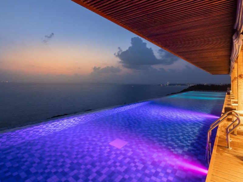 Araliya Beach Resort & Spa 12